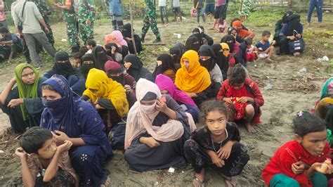 Lebih Dari 200 Pengungsi Rohingya Terdampar Di Pantai Aceh Utara Dalam