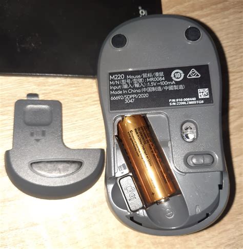 Logitech M220 Mouse Wireless Silent Click : Mouse Senyap, Tanpa Kabel