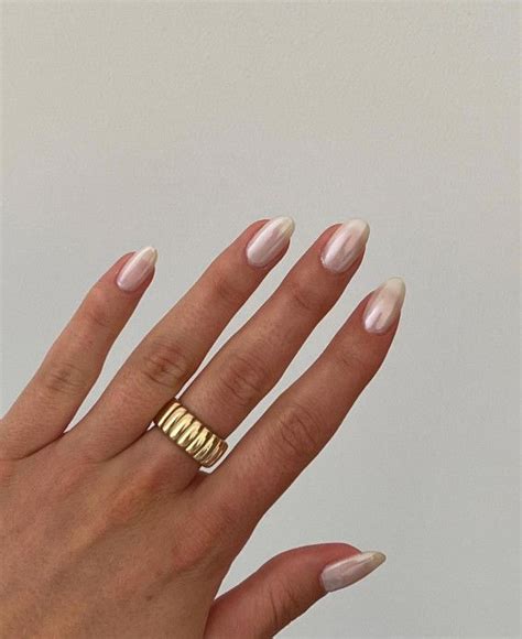 33 Hailey Bieber Glazed Donut Nails Trendy Pearl Chrome Nails In 2022