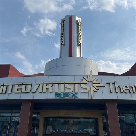 Regal Ua Staten Island And Rpx Movie Theater In Staten Island