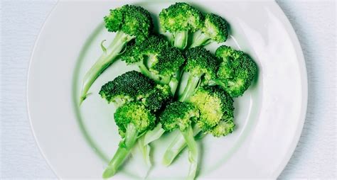 How To Steam Broccoli Without A Steamer In 3 Easy Ways