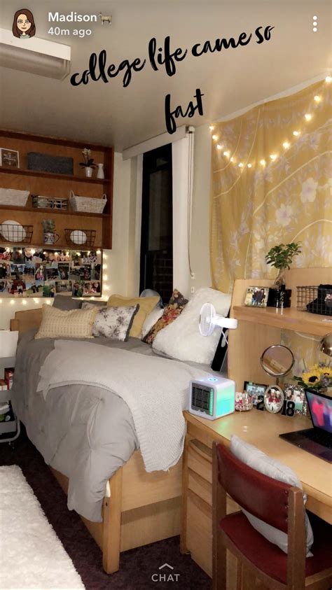 College dorm room with wall gallery. CSULB Dorm room parkside | Dorm room inspiration, College ...
