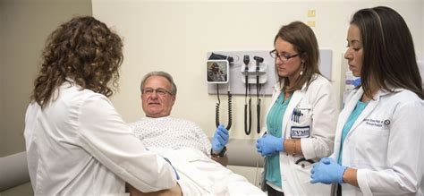 Teaching Associates Use Their Bodies To Guide Med Students Ht Health