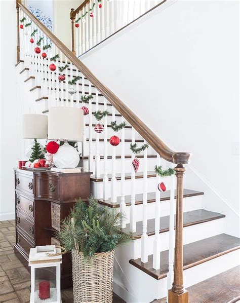 40 Christmas Staircase Decoration Ideas