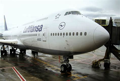 Docked Jumbo Jet Lufthansa 747 830niedersachsen Boeing 747 Aircraft