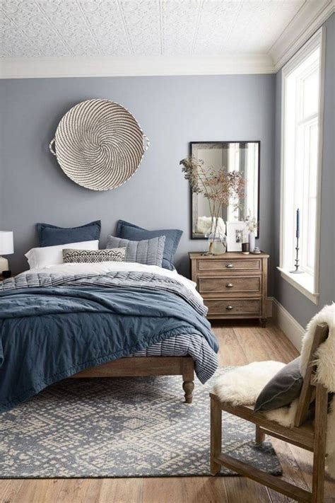 Small bedrooms can be difficult when choosing a paint color. Top 10 Bedroom Paint Ideas 2019 - DHLViews