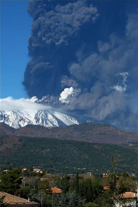 Giant orange fountains of lava could be seen in catania, a city on the italian island of sicily. Mount Etna erupts in Italy - Toledo Blade