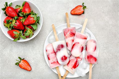 Paletas Heladas De Yogurt Con Frutas Perfectas Para El Calor Animal
