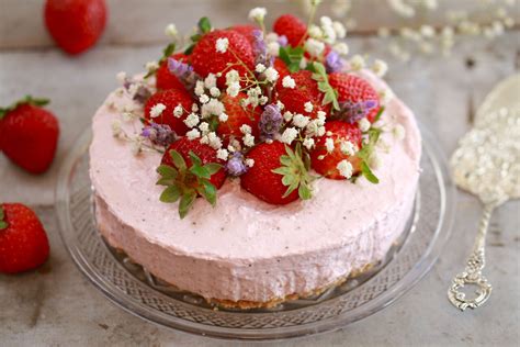 Most cheesecake decorations are as much about adding flavors to the cake as they are about adding visual plain cheesecake goes especially well with strawberry and cherry. No Bake Strawberry Cheesecake Recipe - Gemma's Bigger ...