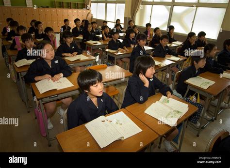 Traditional Japan School Teacher Fotos Und Bildmaterial In Hoher Aufl Sung Alamy