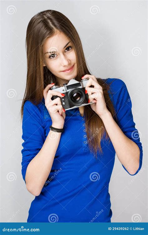 Fille De L Adolescence Avec L Appareil Photo De Photo Photo Stock Image Du Personne Confiant