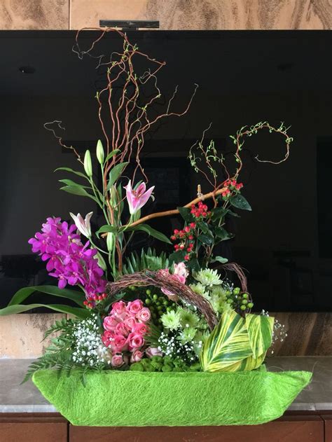 Silk flower arrangements, silk flowers arrangements, silk floral arrangements, silk arrangements. Free style arrangement with roses, oriental lily etc ...
