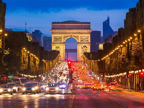 Champs Élysées In Paris Besuchen Mit Vielen Exklusiven Geschäften