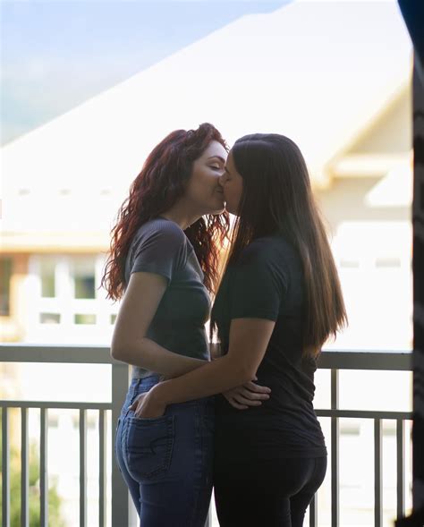Lesbian Couple Kiss Kissing Couples Lesbian Couple Lesbian