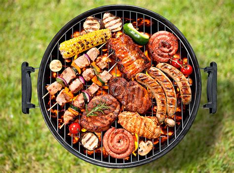 For this luscious look create a sumptuous, regal atmosphere in your very own garden with this backyard party decoration idea. Backyard BBQ Tips for Summer - Adam's Grille Prince Frederick