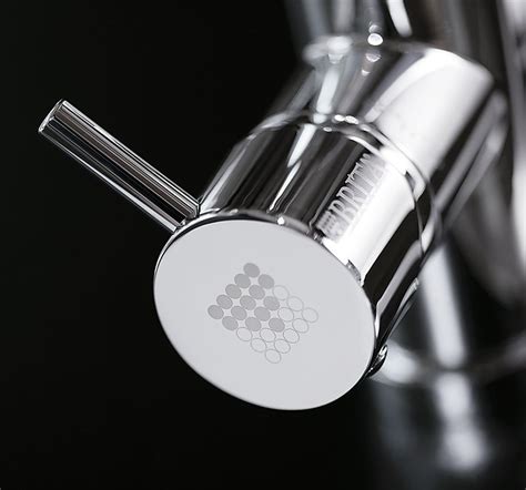 Angenommen, dass zu hause 16 liter sprudelndes wasser und acht liter gefiltertes wasser pro woche getrunken werden und ein liter mineralwasser € 0,50 kostet. Sodaarmatur: Sprudelwasser aus dem Wasserhahn