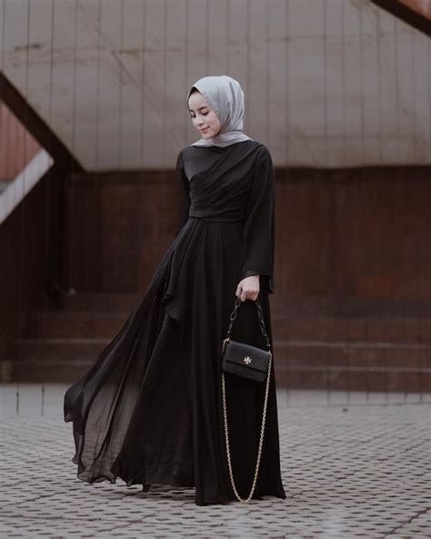 Jilbab Hitam Motif Bunga Terbaru