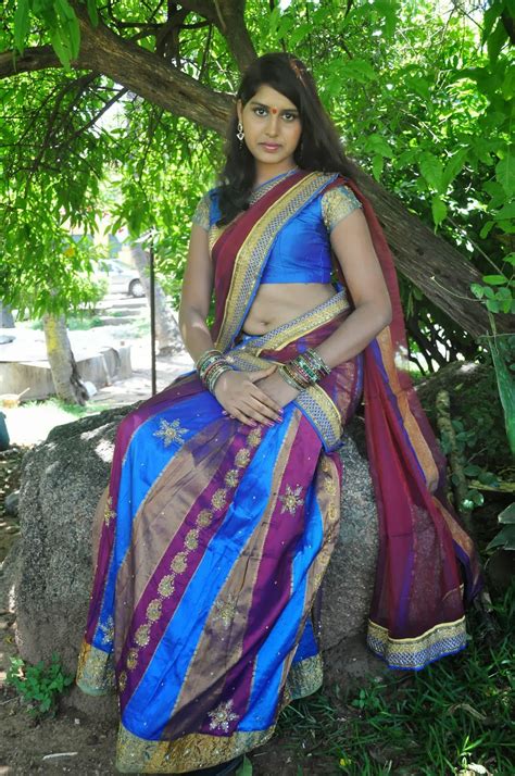Tulasi Photos In Half Saree At Devudu Deyyam Manishi Telugu Movie Opening
