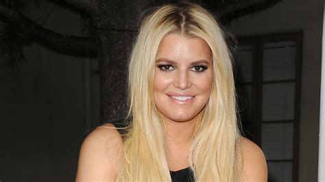jessica simpson mom shamed for letting 7 year old daughter dye her hair allure