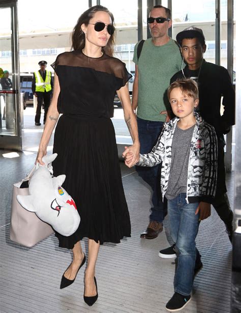 Angelina Jolie Recluida Con Sus Hijos Y Su Hermano En Malibú Foto 2