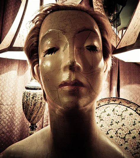 21 creepy mannequins that will haunt your dreams until the end of fashion time