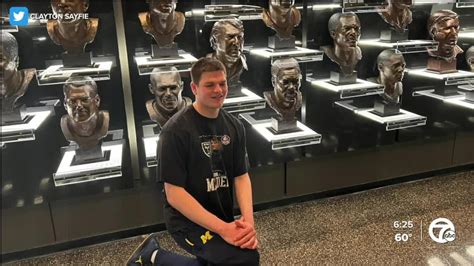 Michigan Defensive Back Jesse Madden Visits Hall Of Fame Poses With Grandpa Johns Hof Bust