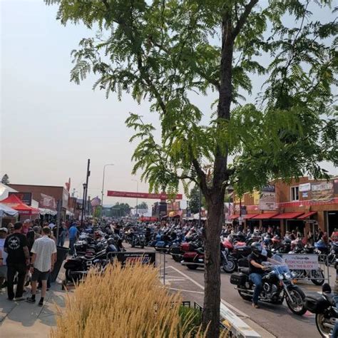 Hundreds Of Thousands Of Bikers Attend This Years Sturgis Motorcycle Rally 34 Pics