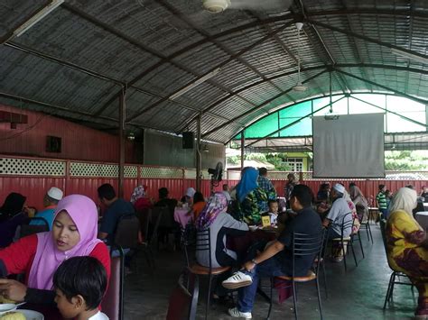 Dengan hanya menggunakan dua bahan iaitu minyak masak dan mentega, dia berjaya memerangkap serangga itu. ...The Abe's Journey...: Abe Singgah Makan @ Selera Tepi ...