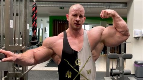 Michal Krizo Gets Ripped With Biceps Focused Arm Workout 2 Weeks From
