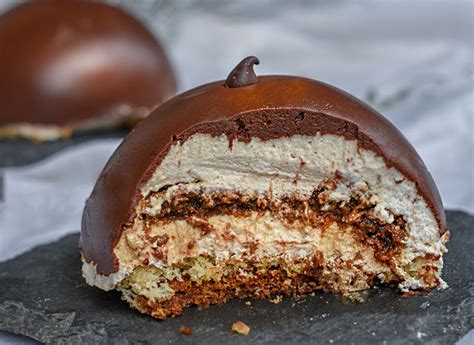 Chocolate dome cake recipe & video. Dôme chocolat / croustillant praliné / mousse mascarpone ...