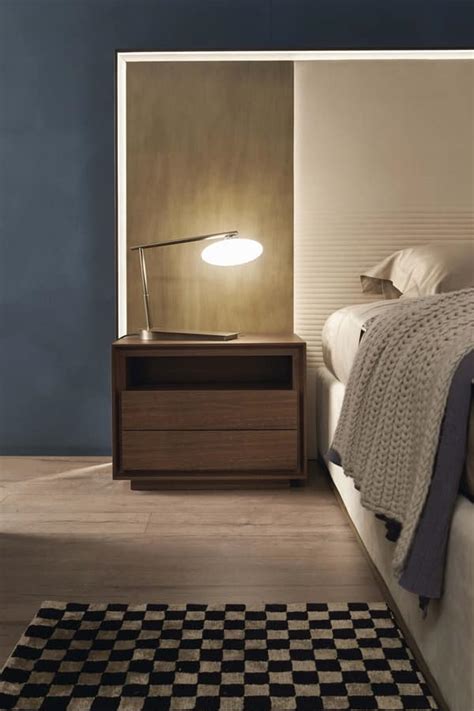 Portabombola in poliestere per komoda. Letto imbottito con testata ampia, con luci LED | IDFdesign