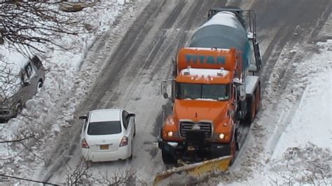 Nyc Trucks Plowing Snow Youtube