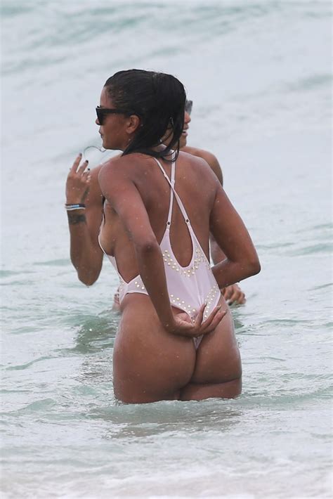Claudia Jordan In Black Bikini At The Beach In Miami Celebzz Celebzz