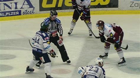 Přijíždějí první vozy české televize. Buly hokej živě: HC Škoda Plzeň - HC Sparta Praha — Česká ...