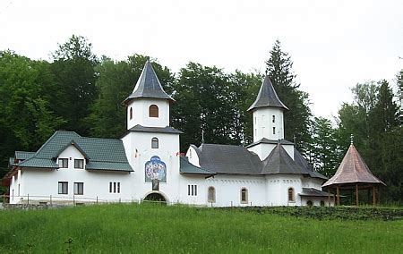 Manastirea frasinei este singura manastire ortodoxa din romania unde femeile nu au voie sa intre. Schitul Nifon