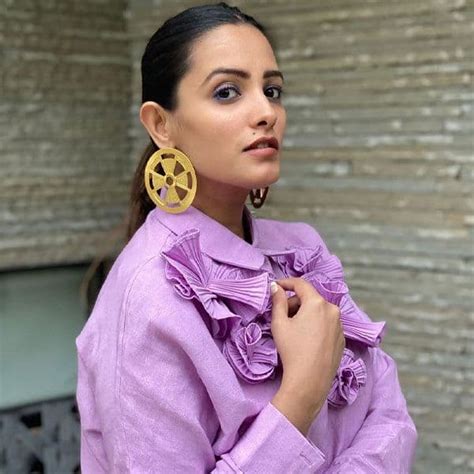 naagin 3 actress anita hassanandani flaunts her modelling persona in her favourite colour view