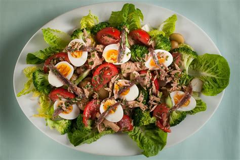 A Classic French Salad Niçoise Recipe With Tuna Anchovy And Potato