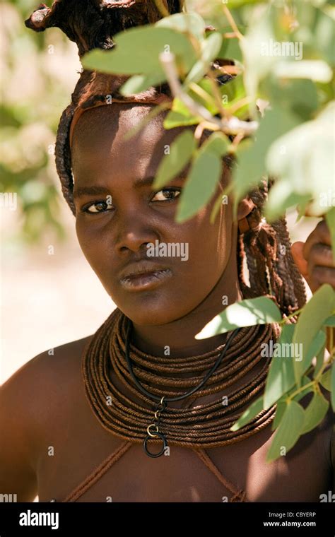 Himba Woman Fotos Und Bildmaterial In Hoher Auflösung Alamy