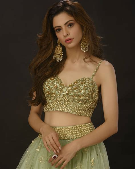 Aamna Sharif Age Height Weight Body Measurements