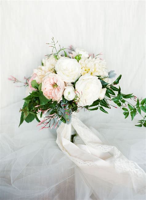 Tuscan Inspired Nyc Summer Wedding Wedding Bouquets Wedding Flowers