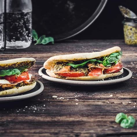 Beschwören sie ihrem kleinen im handumdrehen einen tiefkühlkuchen. Panini mit Pesto - Rezept | EDEKA | Rezept in 2020 ...