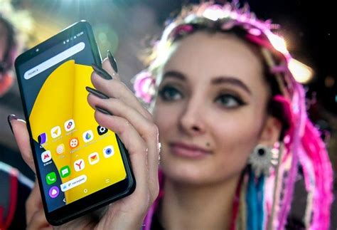 Russian Tech Giant Yandex Unveils First Smartphone