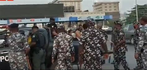 Video Police Arrest Protesters At Lekki Toll Gate The Nation Newspaper