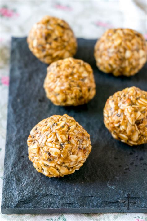 No Bake Peanut Butter Chia And Oatmeal Energy Balls Without Dates