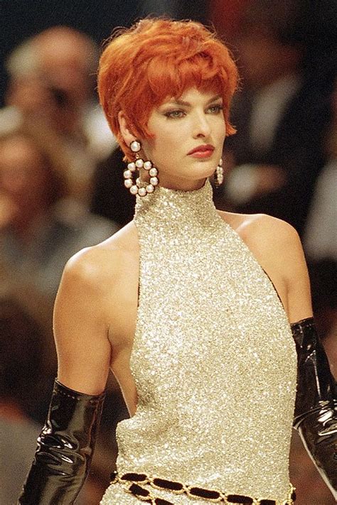Linda Evangelista Rocking The Red Hair 90s Fashion Fashion Models Fashion Show Vintage