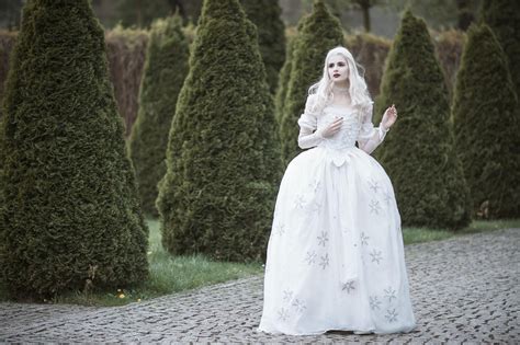 White Queen From Alice In Wonderland Alice In Wonderland White Queen