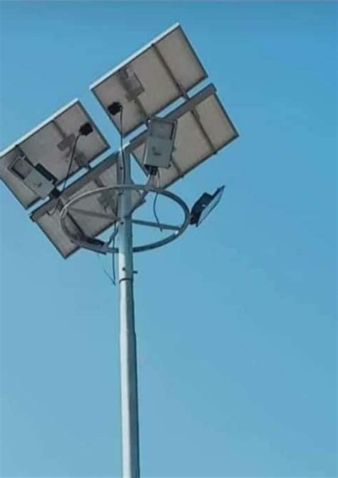 Pure White Solar Led High Mast For Public Area Lightingbus Stand 200w 40wx5nos Or 50w X4nos