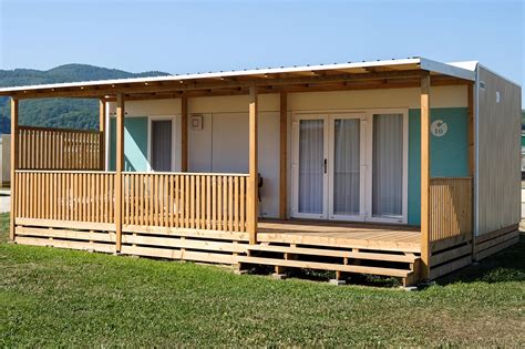 Case mobili nuove e usate realizzate da aziende di primaria importanza (shelbox, willerby, irm, o'hara, sunroller) e ricche di casette su ruote usate in condizioni perfette, marca o'hara varie metrature, dai 6 ai 9 metri di lunghezza e tutte con larghezza 4 mt con veranda in legno integrata. Terme village - Case mobili - Terme Čatež