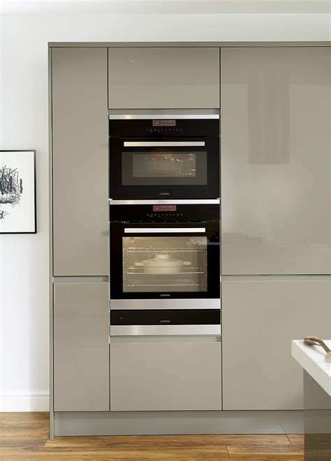 Howdens | The UK's Number 1 Trade Kitchen Supplier | Integrated oven