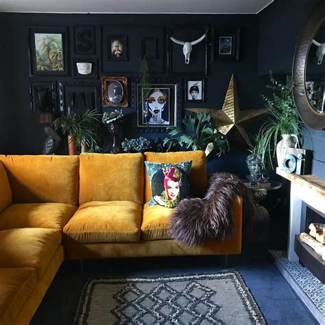 Pin By Lola Nielsen Art On Dark Interiors Moody Living Room Eclectic